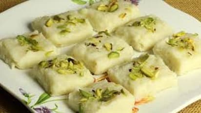 ఇంట్లోనే ఎంతో టేస్టీ కోవా బర్ఫీ స్వీట్... ఎలా తయారు చెయ్యాలంటే?