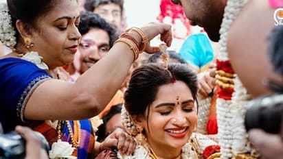 Serial Actress Nakshathra: வாவ்... காதலரை கரம் பிடித்த நக்ஷத்ராவின் திருமண போட்டோஸ்! குவியும் வாழ்த்து!