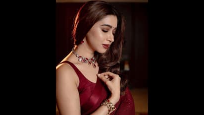 Jayam Ravi wife Aarthi: அந்த இடத்தில் குத்திய டாட்டூ தெரிய.. போஸ் கொடுத்து ஹீரோயின்களை மிஞ்சிய ஆர்த்தி ரவி!