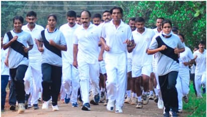 Anil Kant : എന്തൂട്ട് ഓട്ടമാണ് എന്റിഷ്ടാ..! ട്രെയിനികൾ കിതച്ചപ്പോൾ കുതിച്ച് ഡിജിപി,ഓടിത്തീർത്തത് 20 റൗണ്ട്