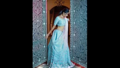 'నా కొంగే జారేటప్పుడు నువ్వు చూడకుంటే సామీ'.. అందాలు ఆరబోస్తూ 'పుష్ప' పాటేసుకున్న దివి