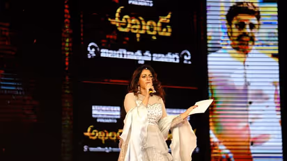 Akhanda: అఖండ విజయోత్సవ జాతర.. పంచె కట్టులో బాలయ్య, ఎల్లో లెహంగాలో ప్రగ్యా మెరుపులు