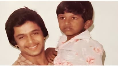 சிறுவன் Puneeth Rajkuma-ரை தூக்கி வைத்திருக்கும் அரும்பு மீசை ஆக்ஷன் கிங்.. மை டியர் அப்பு என உருக்கம்.!