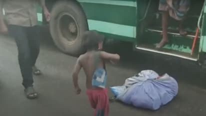 அரசுப் பேருந்துகளில் சா’தீ’... நரிக்குரவர் குடும்பத்தை உடமைகளோடு வெளியில் தள்ளிய நடத்துனர்... வைரலாகும் வீடியோ