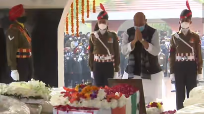 Bipin Rawat: ప్రారంభమైన అంతిమయాత్ర.. రావత్‌కు 17 గన్ సెల్యూట్, అంత్యక్రియల్లో 800 మంది సిబ్బంది