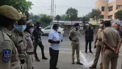 Telangana MLC Elections 2021: కరీంనగర్ లో ఉత్కంఠ... భారీ పోలీస్ బందోబస్తు మధ్య పోలింగ్ (వీడియో)