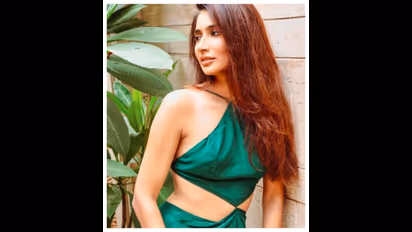 রূপ ও যৌবনের আগুনে উড়বে রাতের ঘুম, চিনে নিন 'হটেস্ট স্পোর্টস অ্যাঙ্কার'-কে