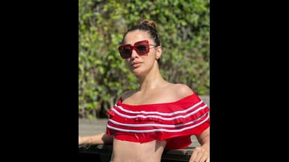 Raai Laxmi Hot : நீச்சல் உடையில் ஈரம் சொட்ட சொட்ட... பால்வண்ண மேனியை பளீச் என காட்டி கிக் ஏற்றும் ராய் லட்சுமி