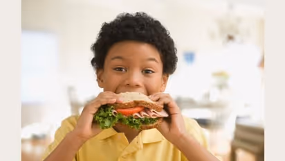  ঘুম থেকে উঠে খালি পেটে ভুলেও খাবেন না এই খাবারগুলি, অজান্তেই বিপদ ডেকে আনবেন নিজের