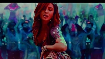 Samantha: லோ நெக் ஜாக்கெட்.. குட்டை பாவாடை.. தர லோக்கலுக்கு இறங்கி ஐட்டம் பாடலுக்கு ஆட்டம் போட்ட சமந்தா!