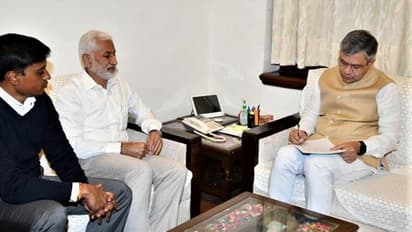 విశాఖ రైల్వేజోన్ కార్యకలాపాలు ప్రారంభిస్తాం: వైసీపీ ఎంపీలకు హామీ ఇచ్చిన రైల్వే మంత్రి