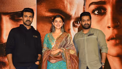 RRR: గట్టిగా గిల్లిన ఎన్టీఆర్..పెళ్ళిళ్ళు అయ్యాయి, ఇంకా మారలేదు.. చరణ్, తారక్ గొడవతో రాజమౌళికి తలనొప్పి