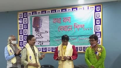 Host Platform: বালুরঘাটে প্রথমবার সঞ্চালকদের প্ল্যাটফর্ম, দেওয়া হল কথক সম্মাননা