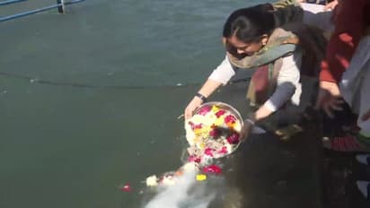 Bipin Rawat: సీడీఎస్ రావత్ దంపతుల అస్థికలను గంగలో నిమజ్జనం చేసిన కూతుళ్లు..