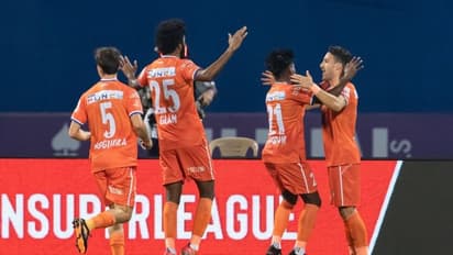 ISL : സെല്ഫ് ഗോള്, രണ്ട് ചുവപ്പു കാര്ഡ്; ഒടുവില് ബെംഗലൂരുവിനെ വീഴ്ത്തി ഗോവ