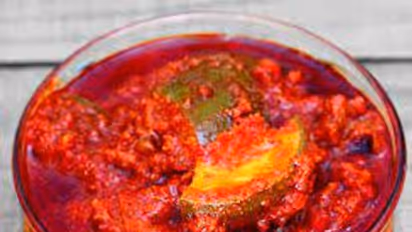 నిల్వ ఉంచిన ఊరగాయలు తింటే ఎంత ప్రమాదమో తెలుసా?