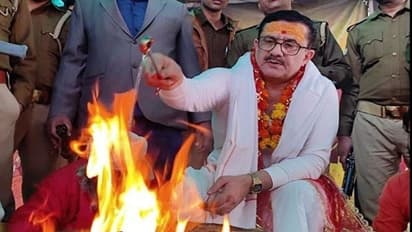 AIMIM नेता ने किया विवादित ऐलान, कहा- वसीम रिजवी को मारा जूता तो मिलेगा 11 लाख का इनाम