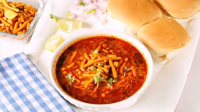 Tradition Dishes : ಮಿಸಲ್ ಪಾವ್ ಗೆ ಸಿಕ್ಕಿದೆ ಸಾಂಪ್ರದಾಯಿಕ ಸಸ್ಯಹಾರಿ ಖಾದ್ಯ ಪಟ್ಟಿಯಲ್ಲಿ ಸ್ಥಾನ