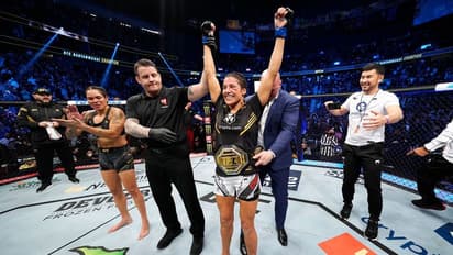 UFC 269: Julianna Pena shocks Amanda Nunes via submission to win Bantamweight Championship title
