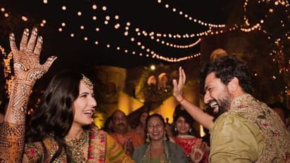 Katrina-Vicky Wedding: ক্যাটের কোলে নিশ্চিন্তে ভিকি, মেহেন্দির আসরে চরম স্বস্তিতে ফ্রেমবন্দি হবু বর