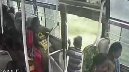 பேருந்து பயணிகளே அலர்ட்.. கண்ணிமைக்கும் நொடியில் தவறி விழுந்து பலி.. பதறவைக்கும் சிசிடிவி காட்சி