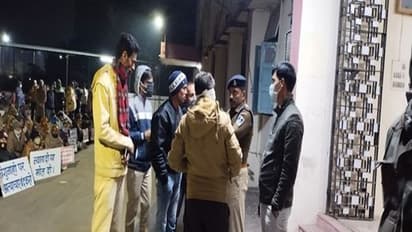 MP : शादी समारोह में संत रामपाल का सत्संग चलने पर हंगामा, लाठी-डंडों से हमला, फायरिंग में एक की मौत