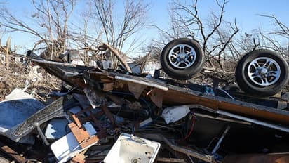 Kentucky Tornado: বিপর্যস্ত মহিলাকে রক্ষা করলেন 'সুপারম্যান', জানুন ঘটনাটা কী