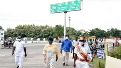 Tmt. P. Ramana Saraswathi : நடந்தே சென்ற ஆட்சியர்..விளம்பரத்திற்காகவா..? - நெட்டிசன்கள்