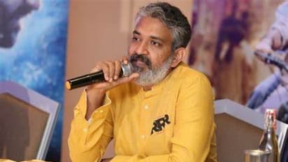 Rajamouli Tweets:  ఆర్ఆర్ఆర్ రిలీజ్ కు అడ్డుతప్పుకున్నందుకు రాజమౌళి థ్యాంక్స్.. ఎవరెవరికి చెప్పాడంటే..?