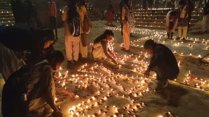 PM Modi in Kashi : सजे घाट, जगमग हुआ कोना-कोना, शिव दीपोत्सव मना रही काशी..देखें तस्वीरें