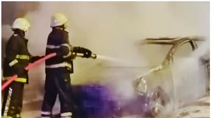 Vehicle catches fire : ഒമാനില് വാഹനത്തിന് തീപിടിച്ചു; ആളപായം ഇല്ല