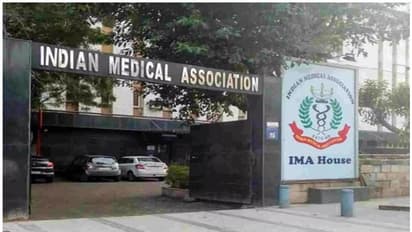 Doctors Strike :  തീരുമാനമുണ്ടായില്ലെങ്കിൽ നോക്കിയിരിക്കില്ല; പിജി ഡോക്ടർമാരുടെ സമരത്തിന് ഐഎംഎയുടെ പിന്തുണ