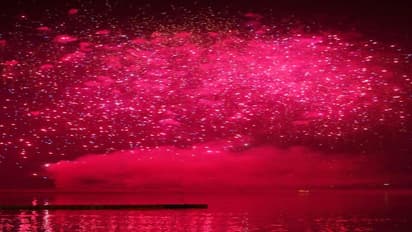 PM Modi in Kashi : दिव्य काशी का अद्भुत नजारा, मां गंगा के आंचल में उतरी आकाशगंगा, देखें अलौकिक तस्वीरें..