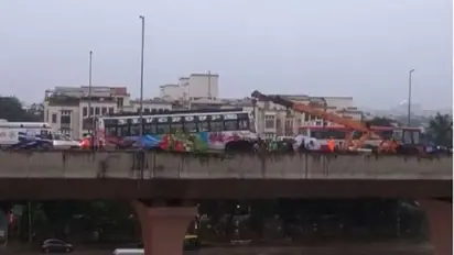 Road Accident: ಡಿವೈಡರ್ ದಾಟಿ ಬಂದಪ್ಪಳಿಸಿದ ಬಸ್, ಬೈಕ್ ಸವಾರ ದುರ್ಮರಣ