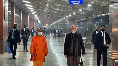 Banaras Station ಸಾರ್ವಜನಿಕರಿಗೆ ಸಮಸ್ಯೆಯಾಗದಂತೆ ತಡ ರಾತ್ರಿ ರೈಲು ನಿಲ್ದಾಣ ಕಾಮಗಾರಿ ಪರಿಶೀಲಿಸಿದ ಮೋದಿ!