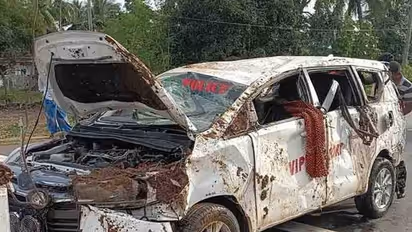 Accident: அமைச்சரின் பாதுகாப்பு வாகனம் பள்ளத்தில் கவிழ்ந்து விபத்து.. 5 போலீசார் படுகாயம்..!