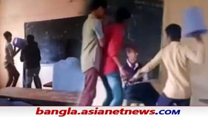 Students Bullying Teacher: মাথায় ডাস্টবিন, ছাত্রদের হাতে চূড়ান্ত হেনস্থা প্রৌঢ় শিক্ষকের - দেখুন