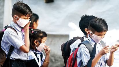 Mumbai में ओमिक्रॉन के खतरों के बीच बुधवार से खुलेंगे पहली से 7वीं तक स्कूल, BMC ने जारी किया आदेश