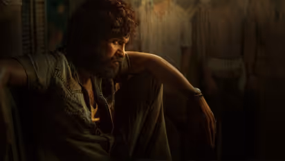 Pushpa Movie Review: 'పుష్ప' ప్రీమియర్ షో టాక్.. ఫారెస్ట్ లో అల్లు అర్జున్ చెడుగుడు