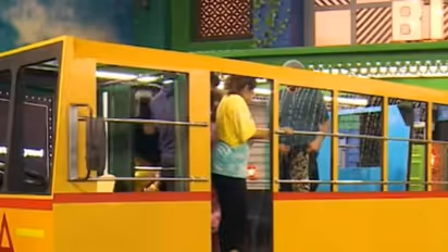 Bigg Boss Tamil 5 : பீட்ஸா சாப்பிட பேருந்திலிருந்து இறங்கிய பிரியங்கா.. இந்த வாரம் தப்பி பிழைத்த நிரூப்...