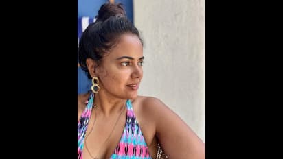 Sameera Reddy: படு மோசமான பிகினி உடையில்.. குடும்பத்தோடு கும்மாளம் போட்ட சமீரா ரெட்டி! இந்த வயதிலும் இப்படியா?