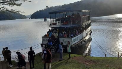 Thekkady Boating: ബോട്ടിങ്ങ് പുനരാരംഭിച്ചതോടെ തേക്കടിയിലേക്ക് സഞ്ചാരികളുടെ പ്രവാഹം; ചിത്രങ്ങള്‍ കാണാം