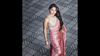 HBDAndrea :'வாய்ஸில் கிக் ஏற்றும் பாடகி' ரசிகர்களை கவரும் ஆண்ட்ரியாவின் பிறந்தநாள் புகைப்படங்கள்