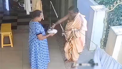 ఒంటినిండా బంగారంతో భిక్షాటన.. సిద్ధాంతి వేషంలో మోసం...