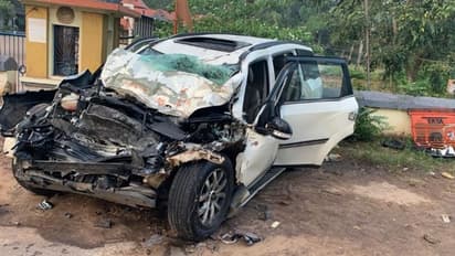 Tanker lorry-car accident : ടാങ്കർ ലോറിയും കാറും കൂട്ടിയിടിച്ച് കാർ യാത്രക്കാരന് പരിക്ക്