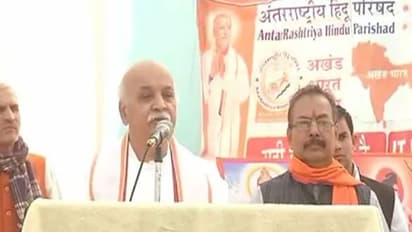 चॉकलेट मत बांटो हमें काशी विश्वनाथ और कृष्ण जन्मभूमि के भव्य मंदिर से संतोष होगा: प्रवीण तोगड़िया