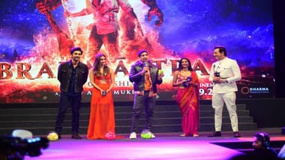 Brahmastra Event: ಆಲಿಯಾ - ರಣಬೀರ್ ಕಪೂರ್ ರೊಮ್ಯಾಂಟಿಕ್‌ ಮೂಮೆಂಟ್ಸ್‌!