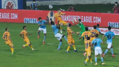 ISL : ചെന്നൈയിന് എഫ്സിയുടെ അപരാജിത വരവിന് അവസാനം; മുംബൈ സിറ്റി എഫ്സിക്ക് ജയം