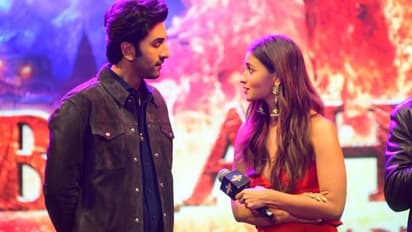 Ranbir Kapoor ने Alia Bhatt से सबके सामने पूछा- हमारी शादी कब होगी, एक्ट्रेस ने शर्माते हुए दिया ये जवाब