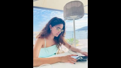 Keerthy Suresh Spain Diaries: துளியும் மேக்கப் போடாமல் ஸ்பெயின் நாட்டு அழகை ரசிக்கும் கீர்த்தி! வைரல் போட்டோஸ்